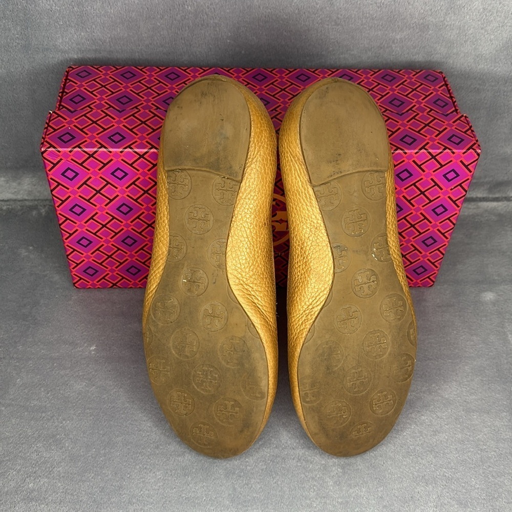 Tory Burch Reva Gold Ballet Flats Logo Medallion Sz 7.5 Classic - Picture 4 of 6